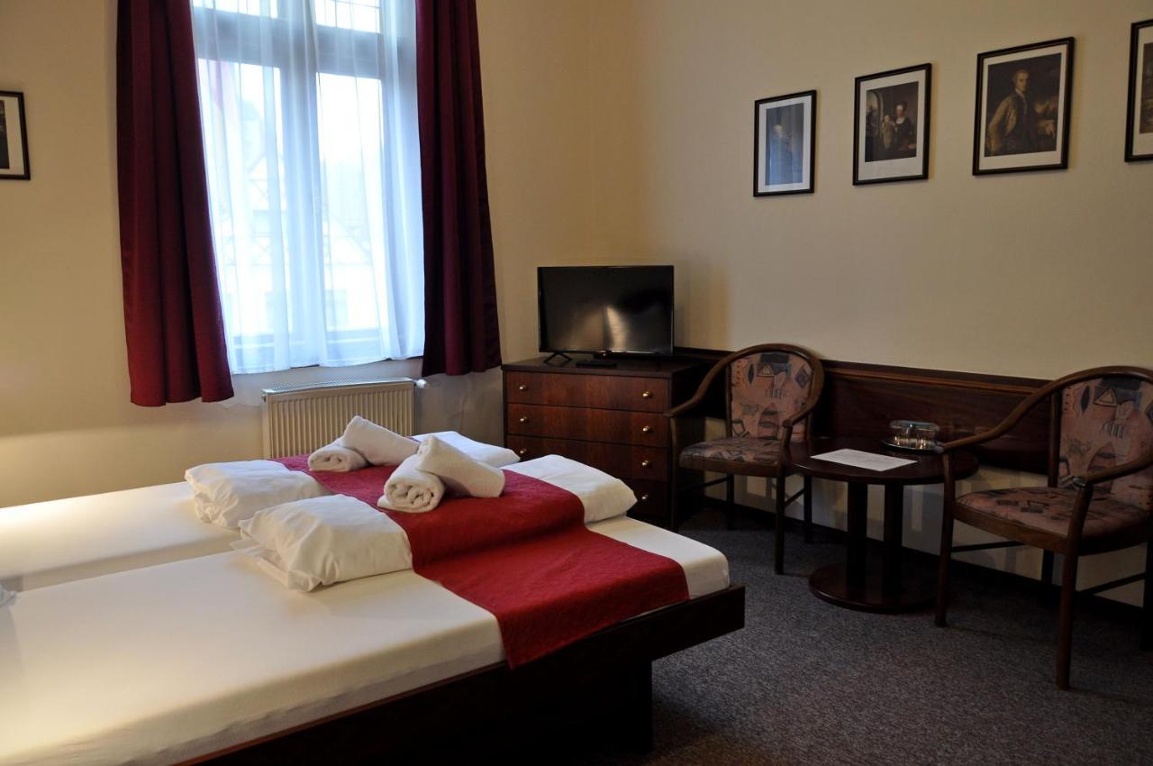 Hotel U Bílého koně Loket Chambre photo