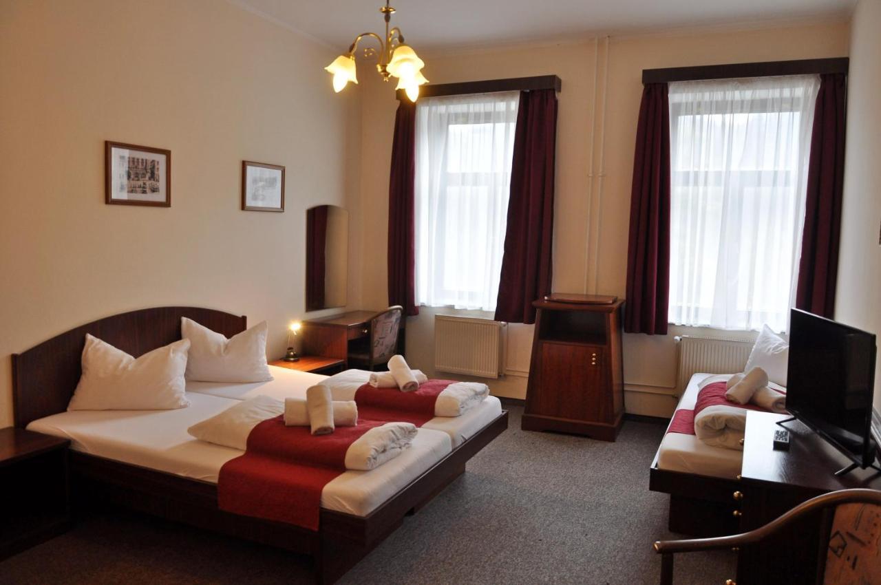 Hotel U Bílého koně Loket Chambre photo