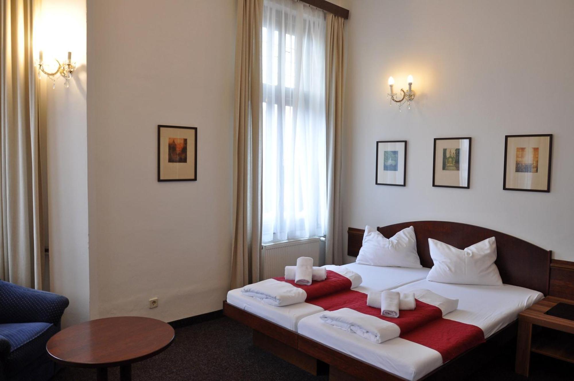 Hotel U Bílého koně Loket Chambre photo