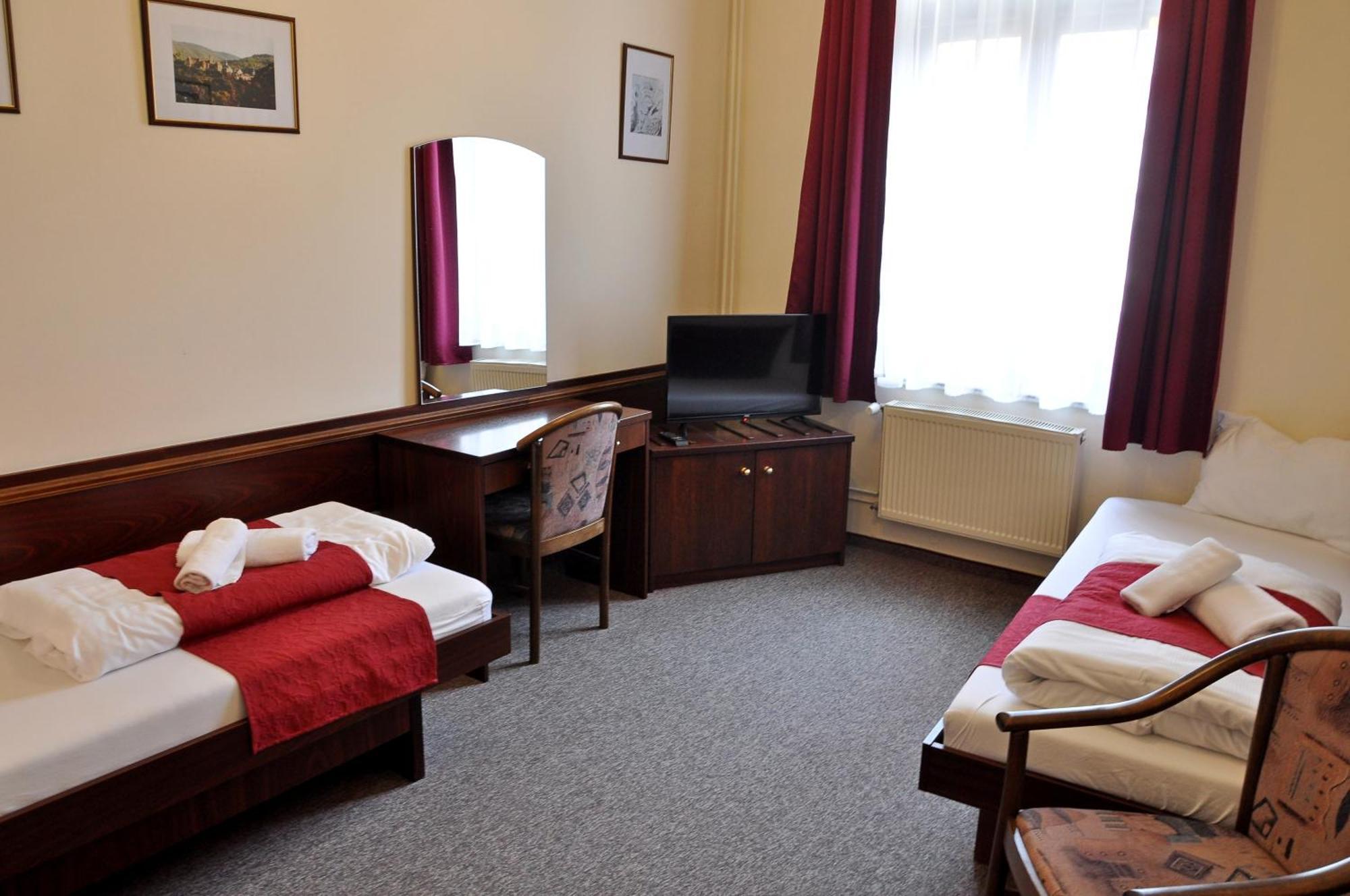 Hotel U Bílého koně Loket Chambre photo